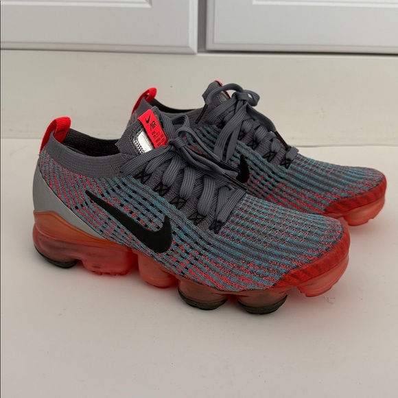 EUC Nike Air Women’s VaporMax Flyknit 3 Flash Crimson Orange sz 7 Sneakers Shoes - Picture 2 of 10